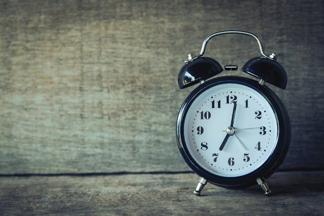 An alarm clock sitting on a table